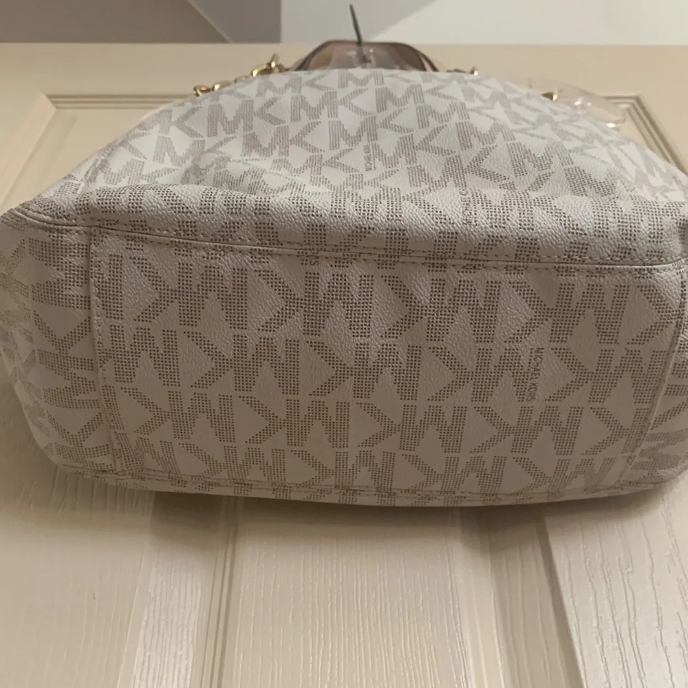 Michael Kors Beige Logo Leather Shoulder Handbag